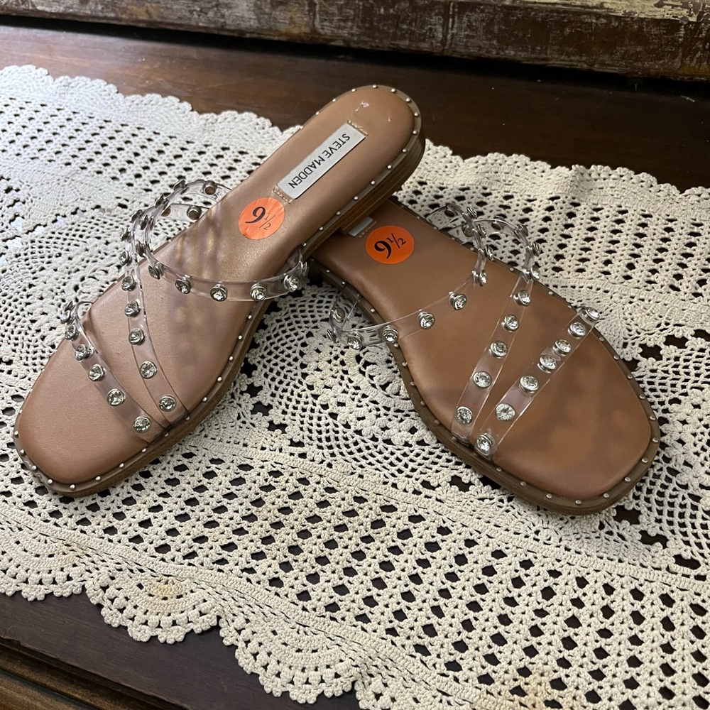 Steve Madden Sandals Size 91/2 With Plastic Decorations